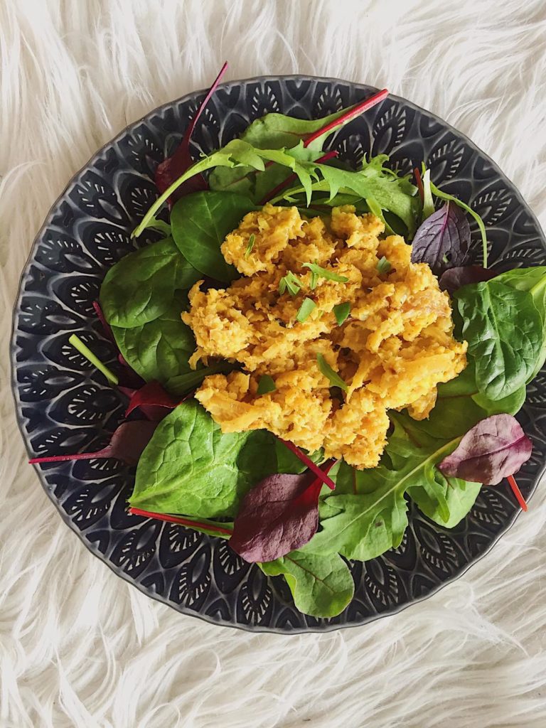 Salada de peixe indiana keto