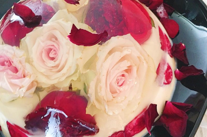 Rose kake - hvit sjokolade og kirsebær mousse