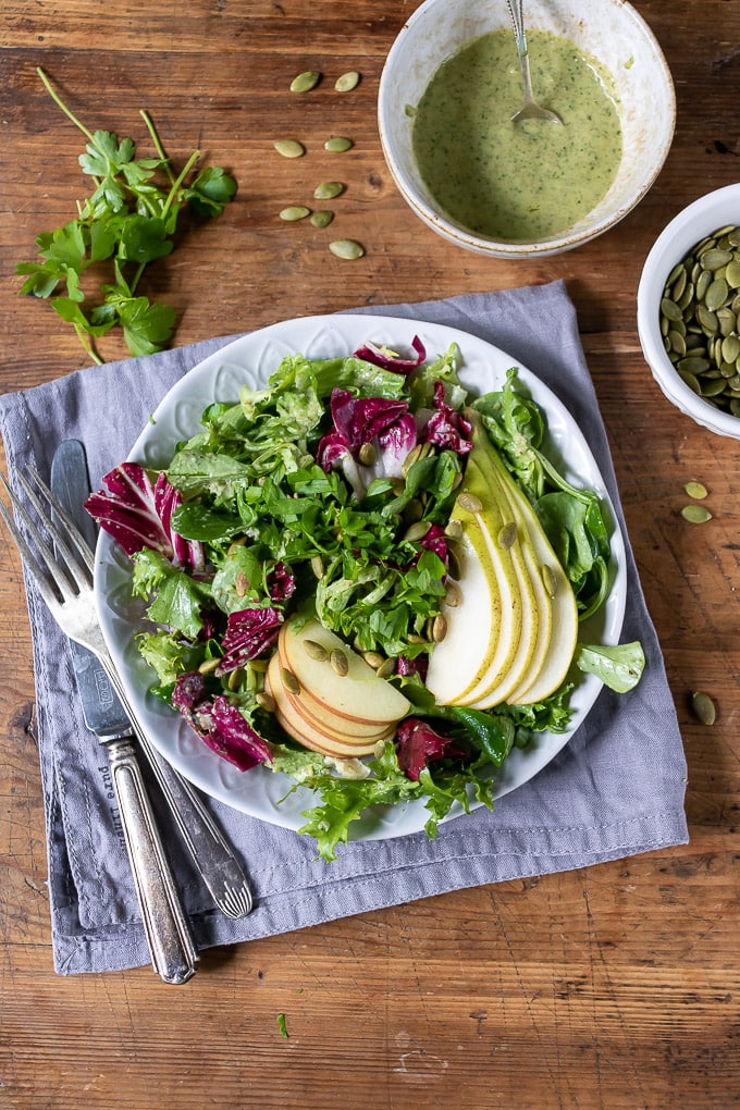 green saalad pumpkin seeds dressing