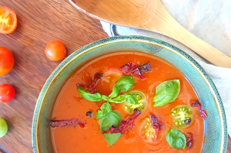 Sopa de pimento assado e tomate